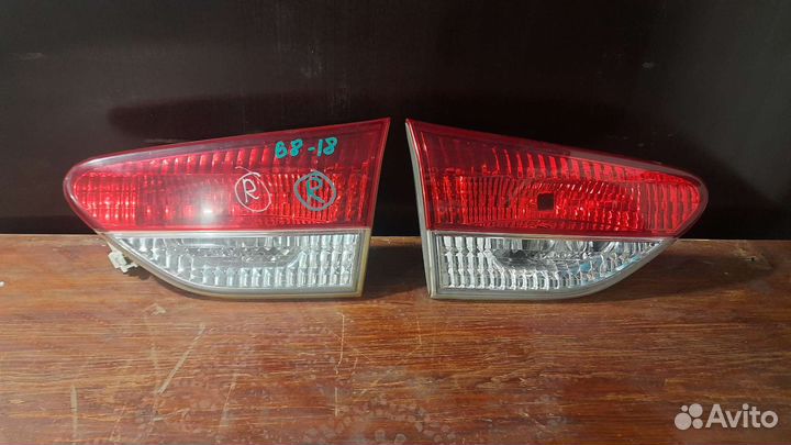 Продам стоп сигналы на Toyota Wish