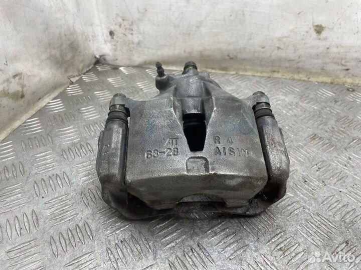 Суппорт тормозной передний правый Toyota Camry V30