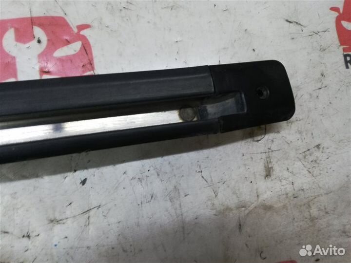 Полозья сдвижной двери левая Toyota Hiace KZH106W