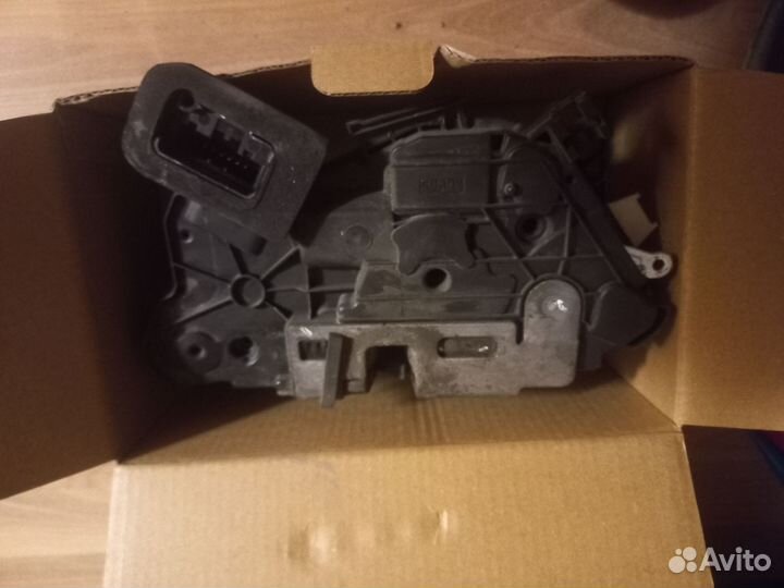 Замок левой передней двери Поло седан