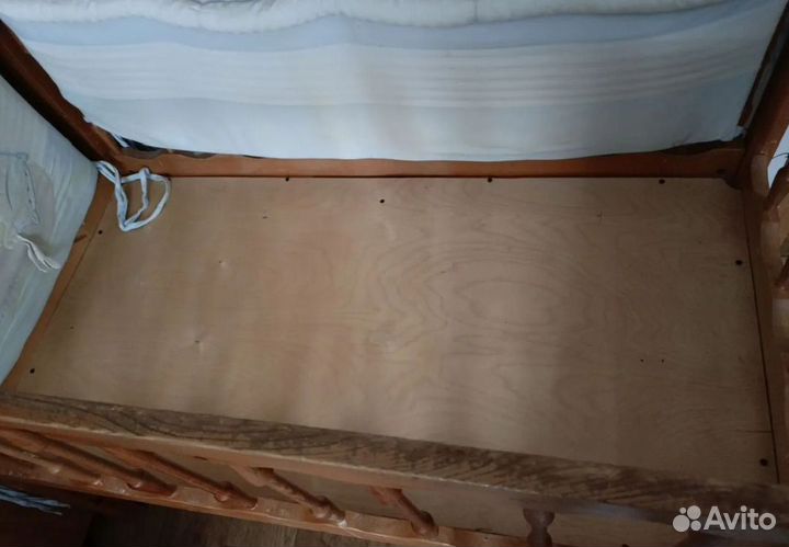 Детская кроватка с матрасом