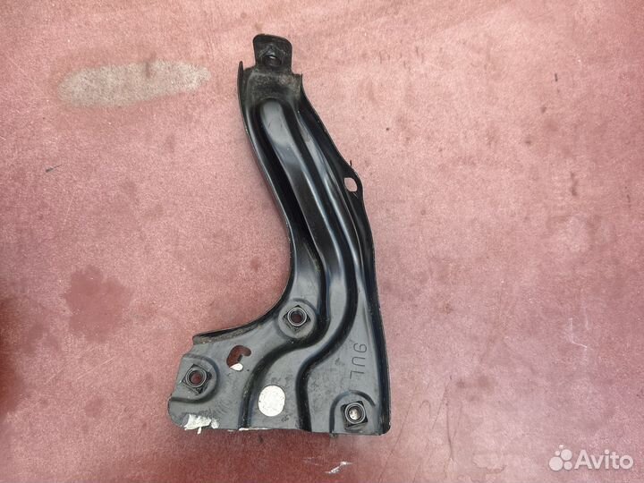 Кронштейн крепление фары Nissan note E11