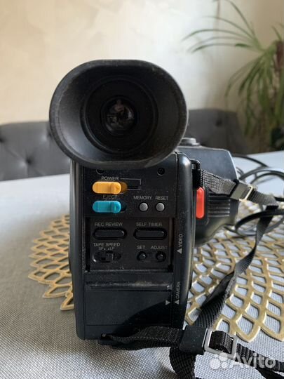 Видеокамера universum