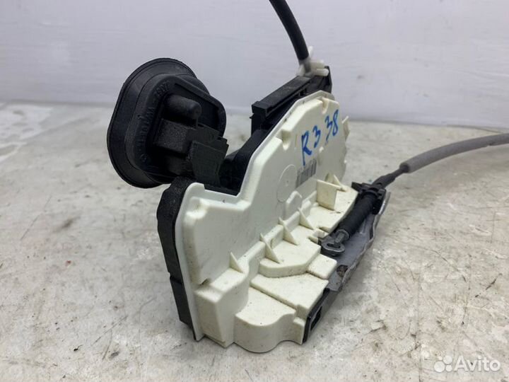 Замок двери задний правый Volkswagen Golf 6 2.0