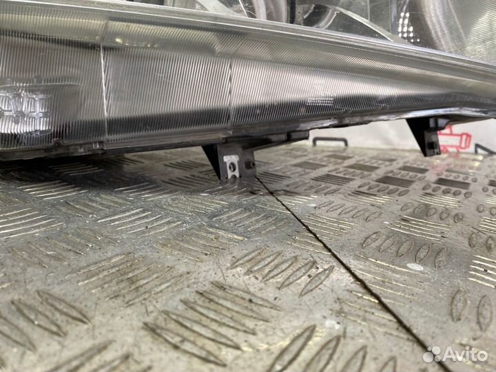 Б/У фара (фонарь, оптика) передний правый Suzuki