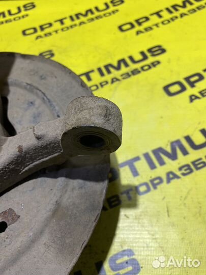 Поворотный кулак правый Renault Logan 1