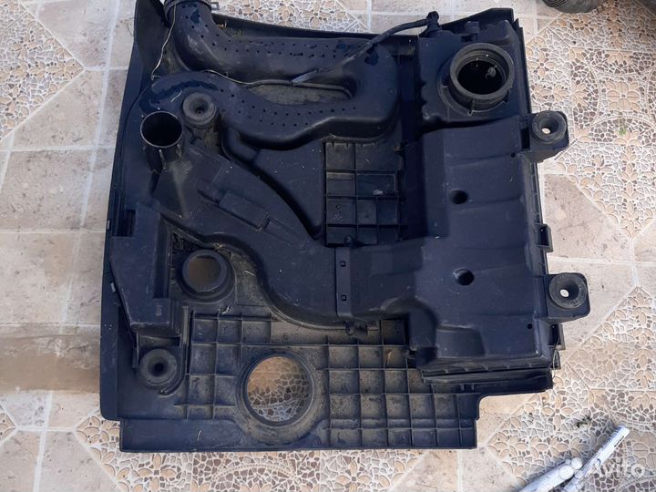 Корпус воздушного фильтра VW Golf 5