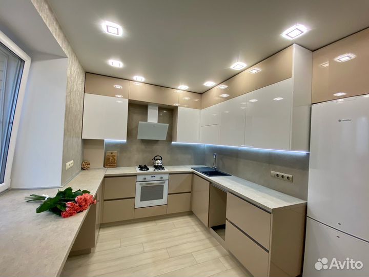 Угловая кухня на заказ. Производство в Новосибирске