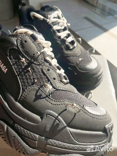 Кроссовки balenciaga triple s пирсинг