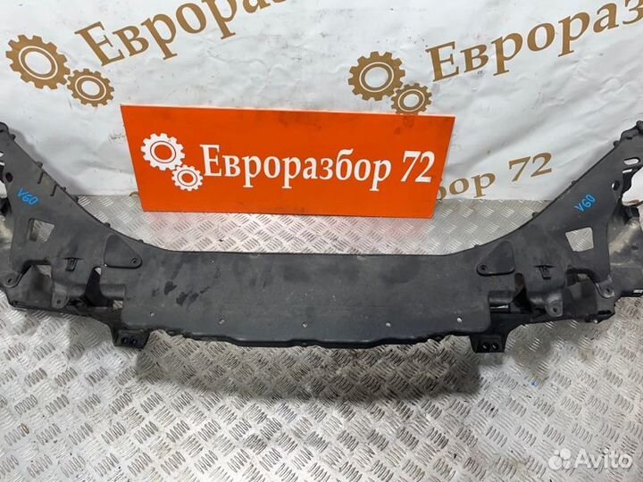 Рамка радиатора Volvo V60 FW48