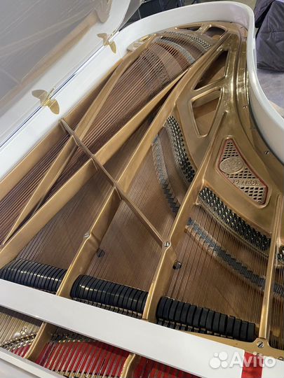 Концертный рояль Petrof