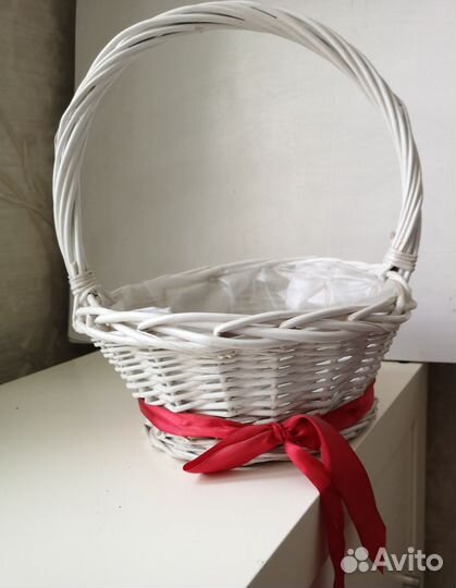 Корзинка для цветов из ротанга