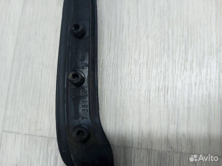 Уплотнитель стекла двери задний правый BMW 5