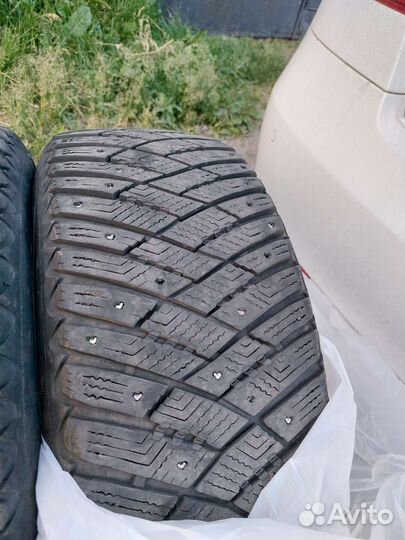 Goodyear Ultragrip Ice Arctic 205/55 R16