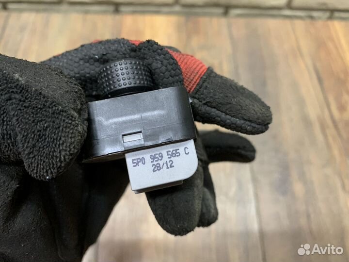 Seat Leon (1P1) Переключатель регулировки зеркала