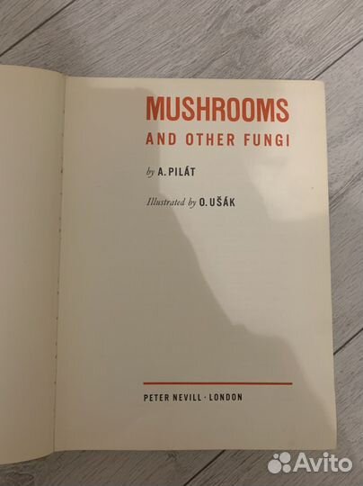 Книга на английском про грибы 1962 г