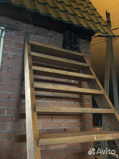 Лестница деревянная
