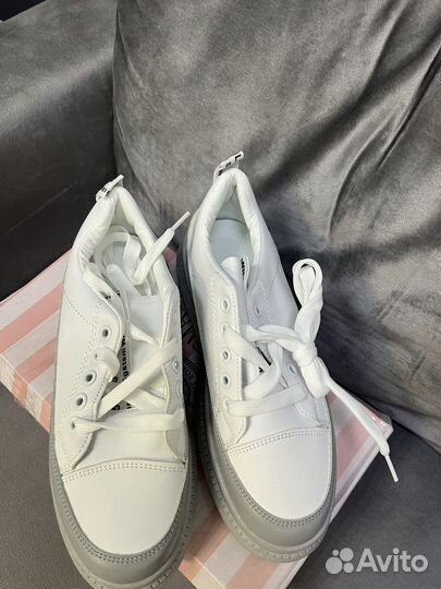 Кроссовки женские 36 размер