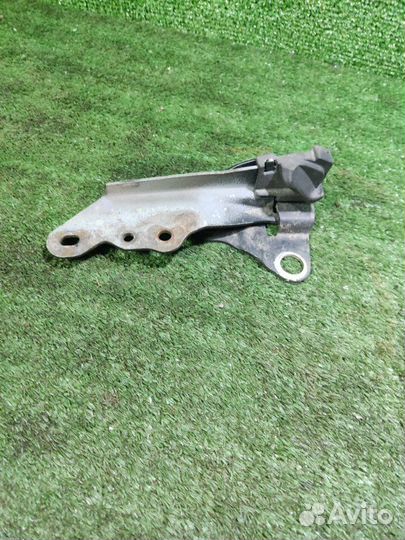 Петля капота правая Ford Escape