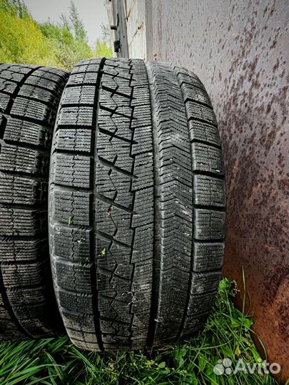 Bridgestone Blizzak VRX 215/50 R17