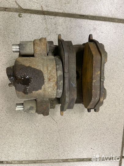 Суппорт тормозной передний правый Volkswagen Polo