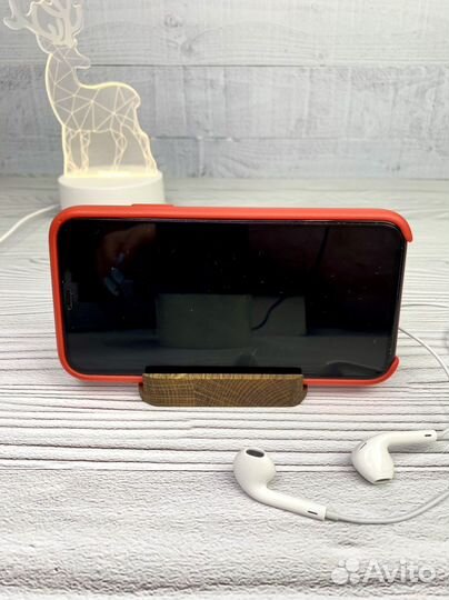 Подставка для телефона и планшета из дуба