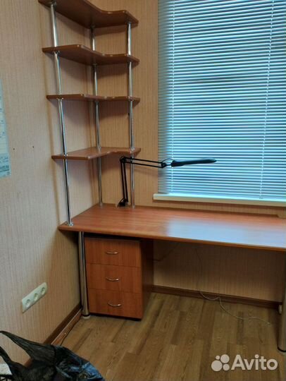 Письменный стол для школьника на двоих