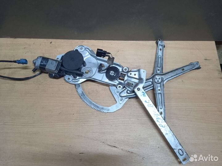Стеклоподъёмник передний правый bmw 5 E34 бмв5 E34