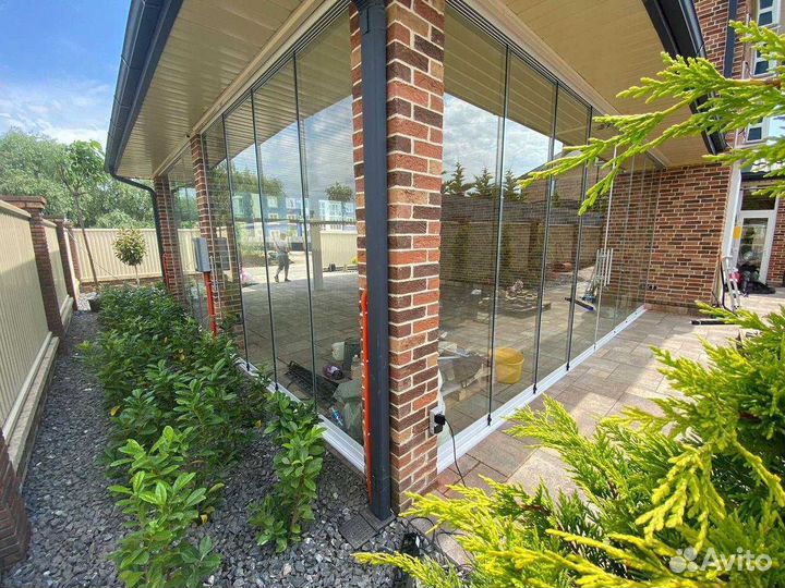 Безрамное остекление веранды