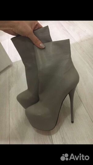 Продаю ботильоны