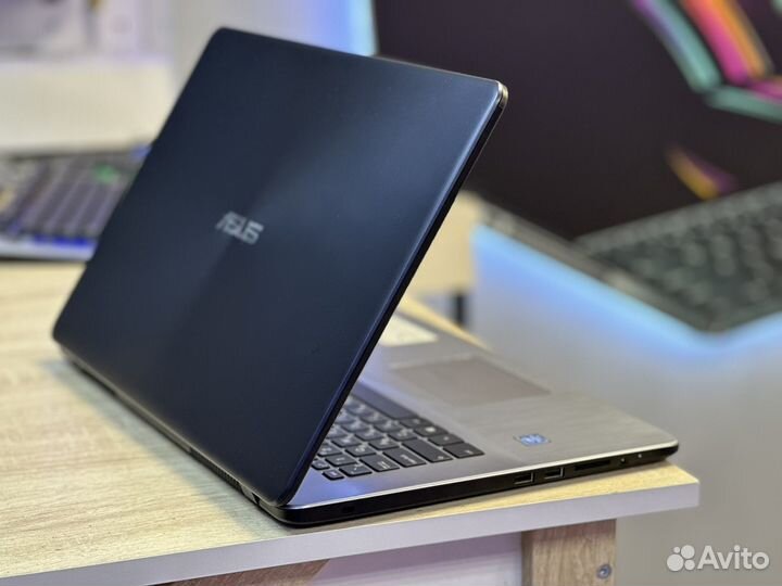 Ноутбук Asus 17.3/4-х ядерный/SSD 256gb/Ram 8gb