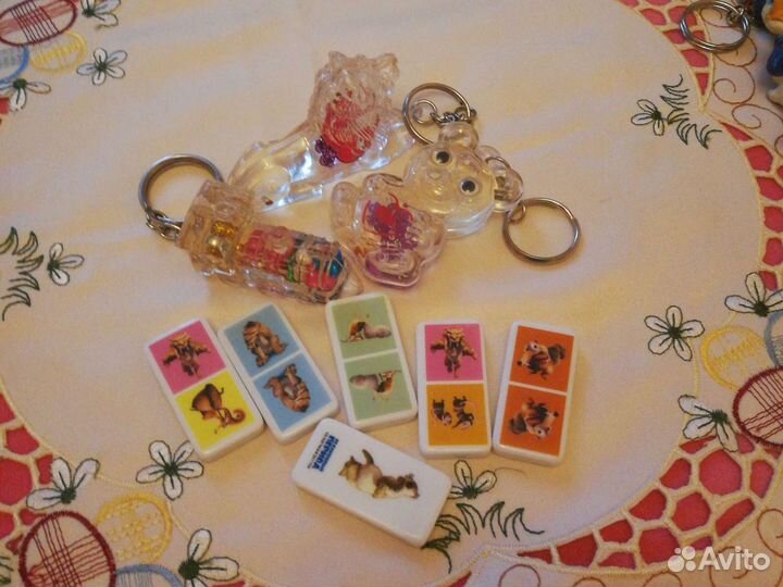 Машинки и другие игрушки киндерсюрприз