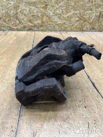 Тормозной суппорт передний левый Ford Mondeo ufba