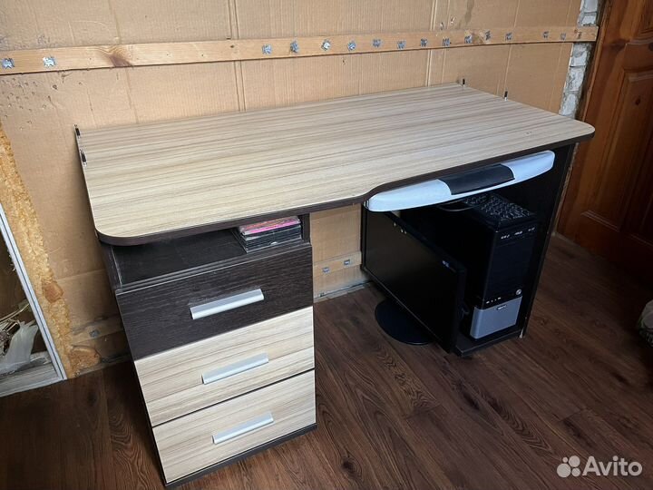 Школьный стол