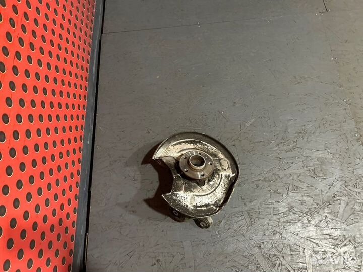 Кулак задний левый Volvo Xc60 2019