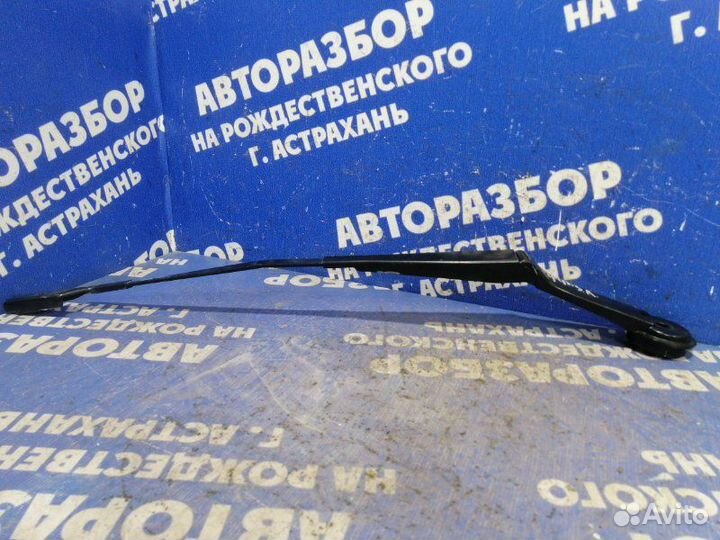 Левый поводок дворника Ford Focus 3 седан 2012