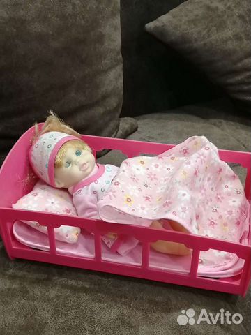 Кровать и куколка