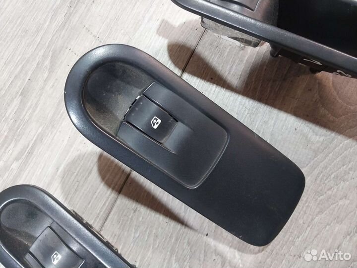 Кнопки стеклоподьемников Renault Scenic 2