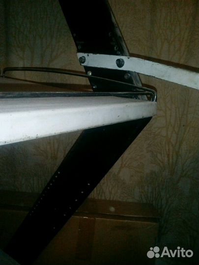 Продаётся стол-стойка для компьютера