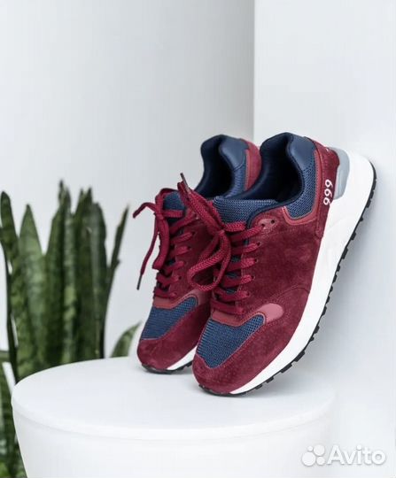 Кроссовки женские