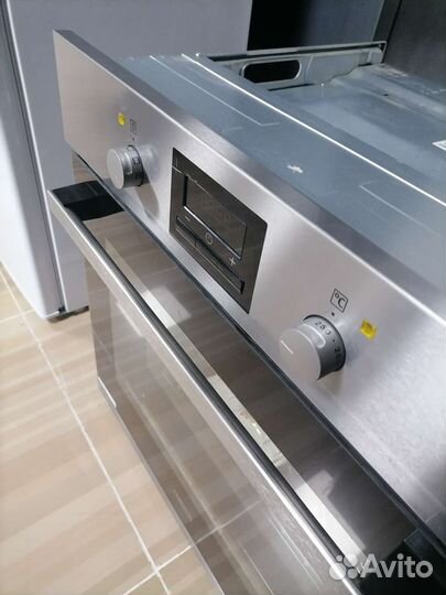 Духовой шкаф встраиваемый новый Zanussi серый