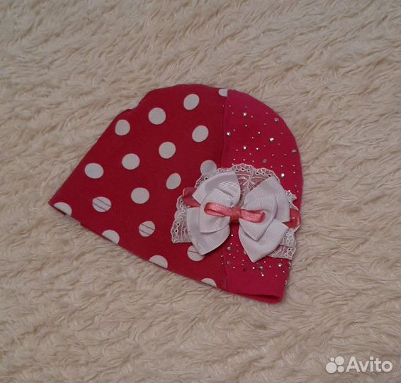 Много шапочек на девочку