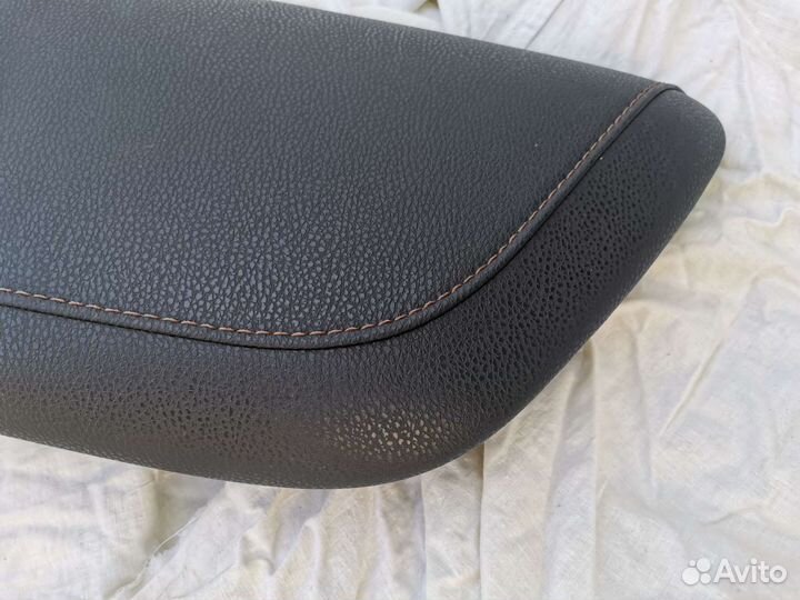 Подлокотник крышка camry v70