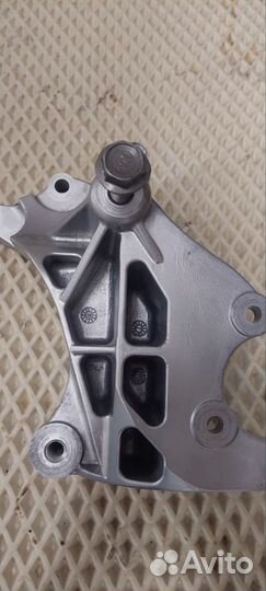 Кронштейн насоса гур 4b11/12