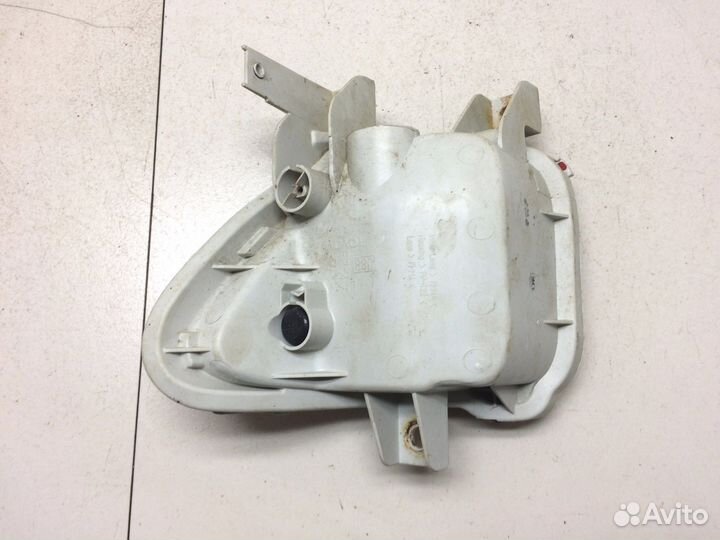 Фонарь задний в бампер Toyota RAV4-3 2005-2010