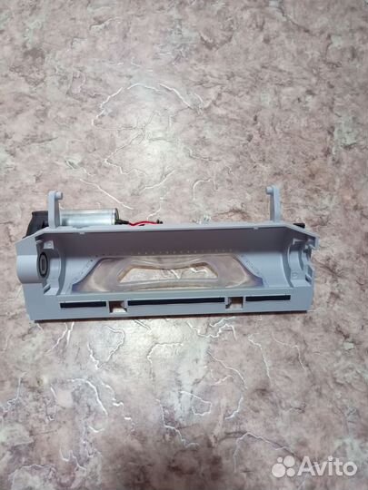 Двигатель для щетки для робота-пылесоса