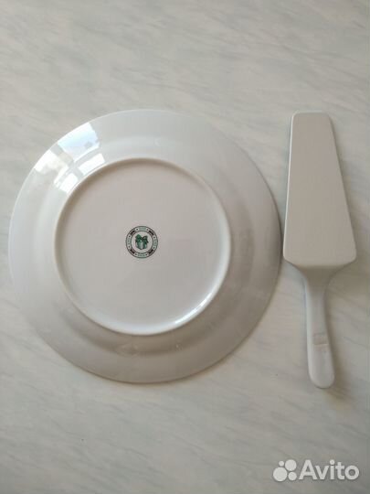 Блюдо с лопаткой