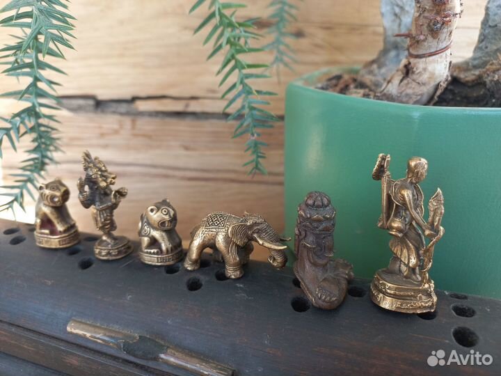 Бронзовая буддийская статуэтка