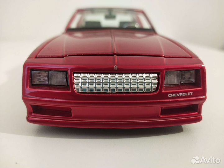 Модель 1:24, Chevrolet Monte Carlo, новая