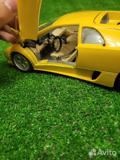 Модель авто Lamborgini Diablo 1/18 Burago